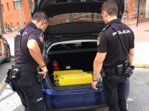 Detenidos en Alicante por robar baterías en una estación de telefonía