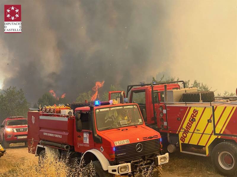 Incendio de Caudiel, activo, sin control y con carreteras cortadas hacia Montanejos, Pavías-Higueras
