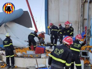 Hallado sin vida el trabajador desaparecido tras el derrumbe de un depósito en la Pobla de Farnals-Valencia