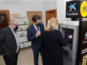 El Ministerio de Asuntos Económicos atraído por la instalación de 135 cajeros automáticos en la Comunitat