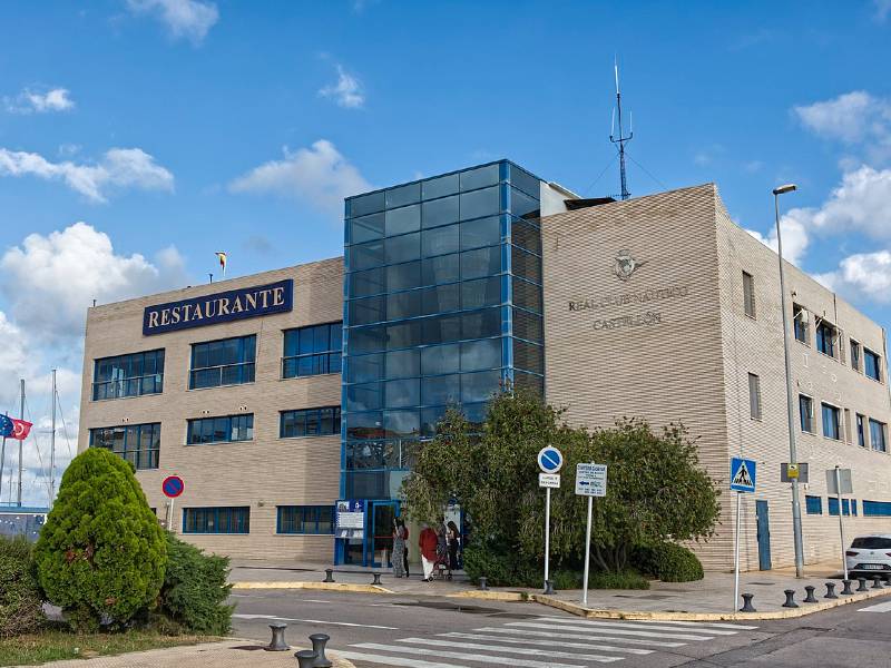 Merienda Solidaria de la Asociación Española Contra el Cáncer en el Real Club Náutico de Castellón