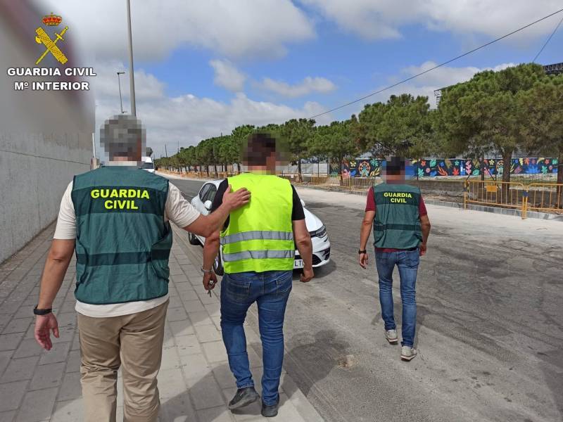 Detenido en Alicante por la muerte de un peatón que llevó colgando del retrovisor del camión