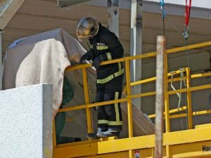 Fallece un pintor al caer de una plataforma elevadora en les Alqueries