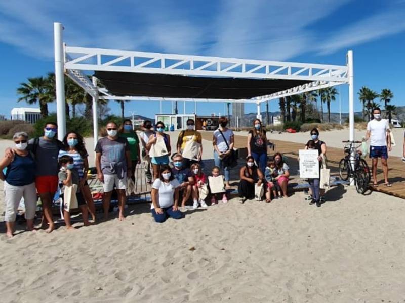 Día Internacional Libre de Bolsas de Plástico con talleres en la playa del pinar de Castellón