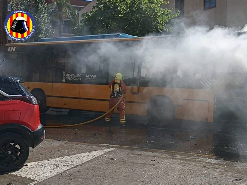 Se incendia un autobús con pasajeros en Quart de Poblet – Valencia