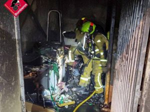 Incendio de una casa en Crevillent-Alicante por la quema de cobre