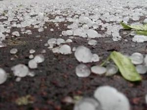 Intensas granizadas y fuertes precipitaciones en el interior de Castellón