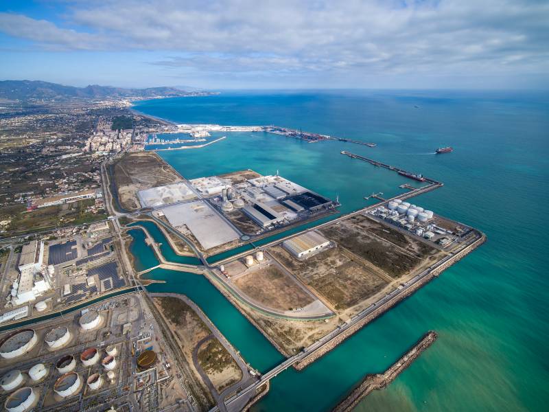 Estudio sobre la construcción de un nuevo muelle “Delphinidae”en PortCastelló