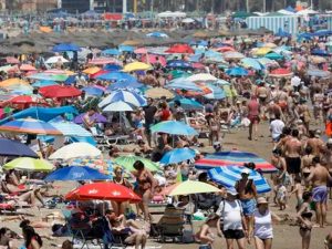 Aviso amarillo por calor en Alicante y Valencia con chubascos en Castellón interior