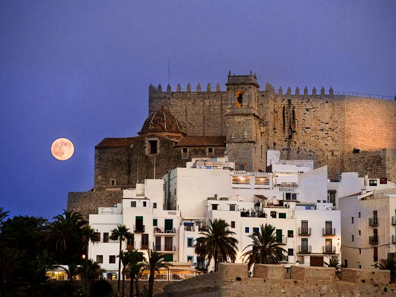 El castillo de Peñíscola se apagará a las 2 de la madrugada y los edificios de Diputación a las 22.00h