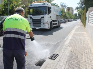 Benicàssim ya ha reforzado la limpieza en el 80% de los imbornales frente a la posible llegada de una gota fría