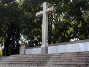 Empieza la retirada de la Cruz de Ribalta en Castellón