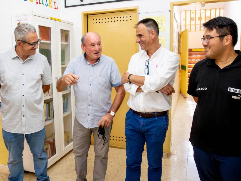 Enrique Saura inaugura una exposición en su honor en la cárcel de Castellón