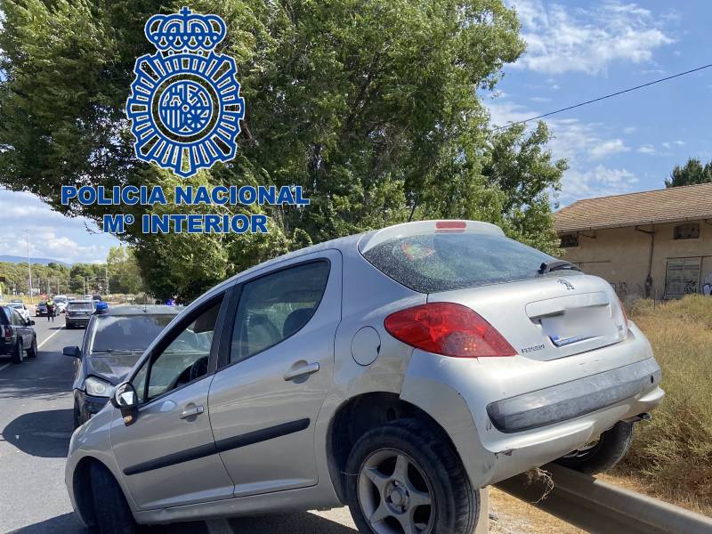 Dos policías heridos en una persecución en coche por Elda (Alicante)