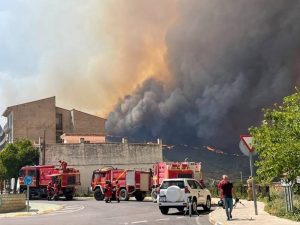 Avanza el incendio de Bejís y confinan Alcublas