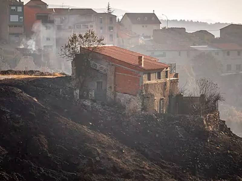 Sanidad envía a inspectores para controlar el agua y los alimentos en los municipios afectados por los incendios