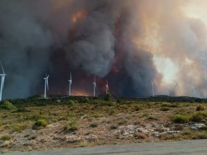 3 bomberos heridos en el incendio de Bejís y evacuación de Sacañet