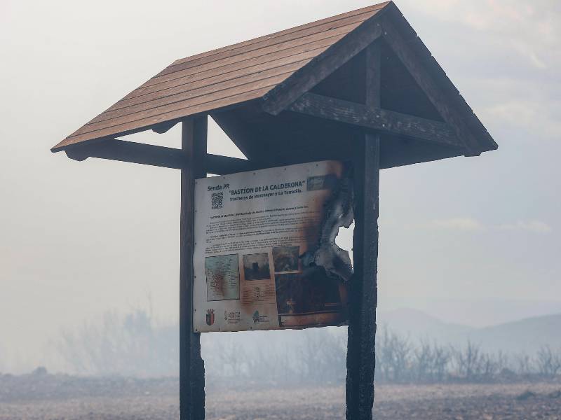 2 incendios en la Sierra Calderona- Olocau confinado- incendio de Bejís avanza por el sur