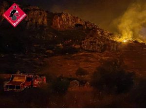 50 km calcinados en Vall d’Ebo, poca visibilidad con los medios aéreos, más de 1.200 evacuados y constituido el CECOPI