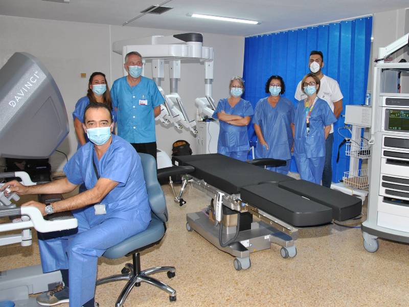 El primer equipo de cirugía robótica Da Vinci ya está en el Hospital General de Castellón