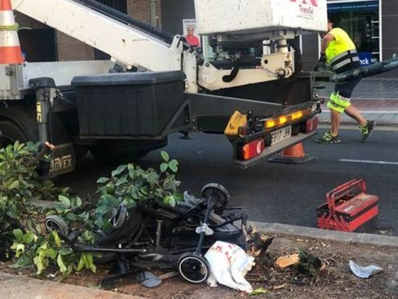 Tres heridos graves en Valencia al invadir un conductor ebrio y drogado la mediana de la Avenida Peris y Valero