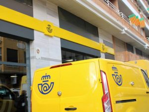 Crece la venta de distintivos de la DGT en las oficinas de Correos de la provincia de Castellón