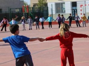 Se amplía la asignatura de educación física de Primaria de una a tres clases semanales