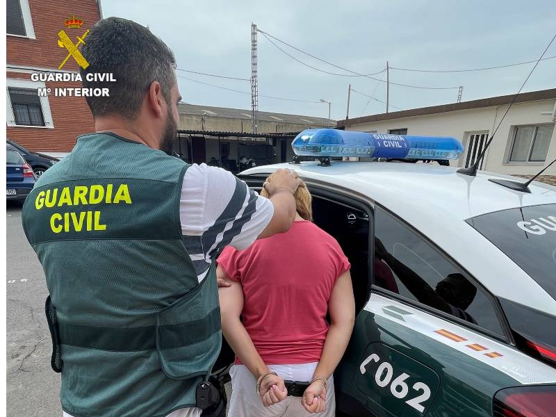 Detenidos en Chelva por repartir cocaína con el carrito de su hijo