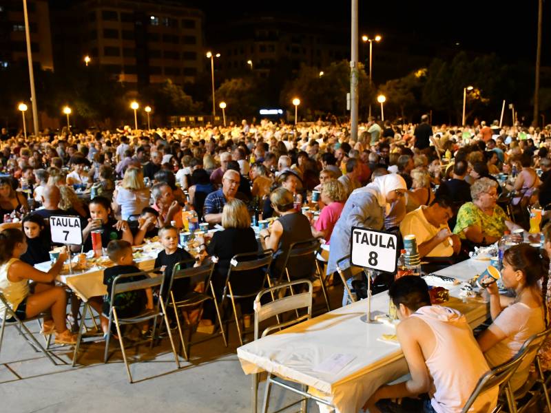 Imágenes «Macrosopar de sobaquillo» Fiestas Mare de Déu de Gràcia de Vila-real-2022