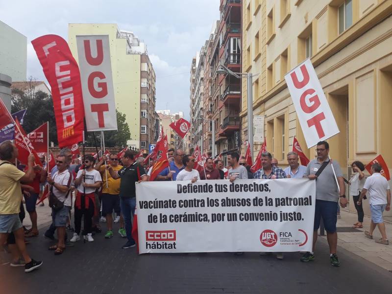 Movilizaciones de UGT y CCOO para demandar a la patronal cerámica que vincule el aumento de sueldo al IPC