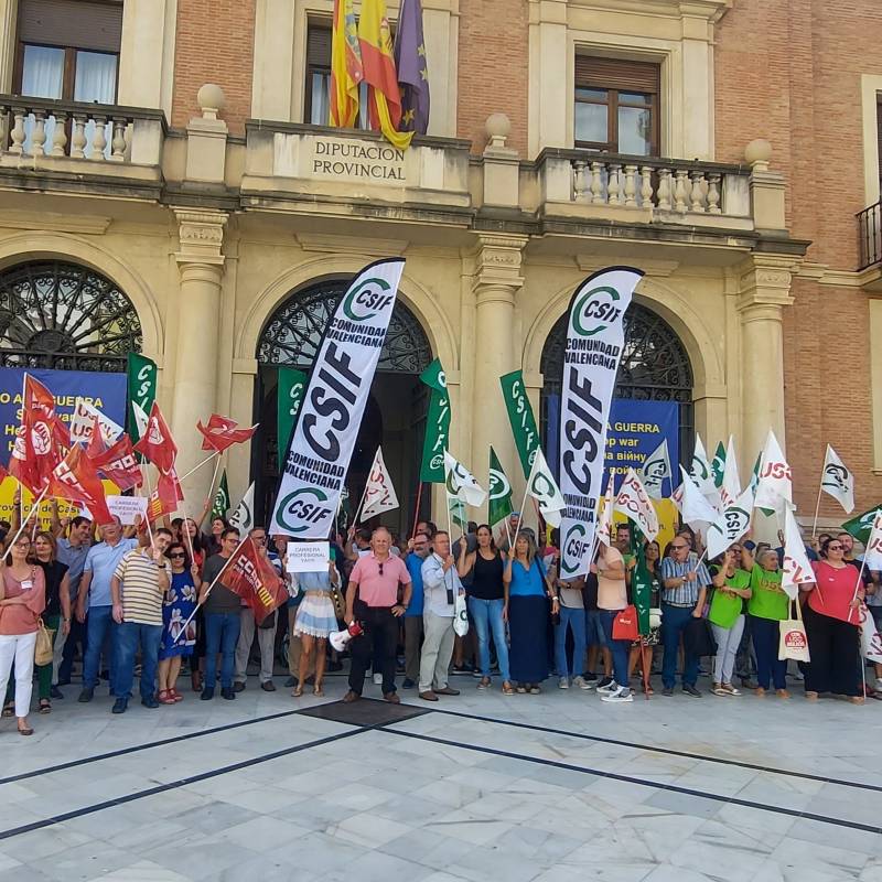 Manifestación para denunciar la ‘no implantación de la carrera profesional’ en Diputación y Bomberos