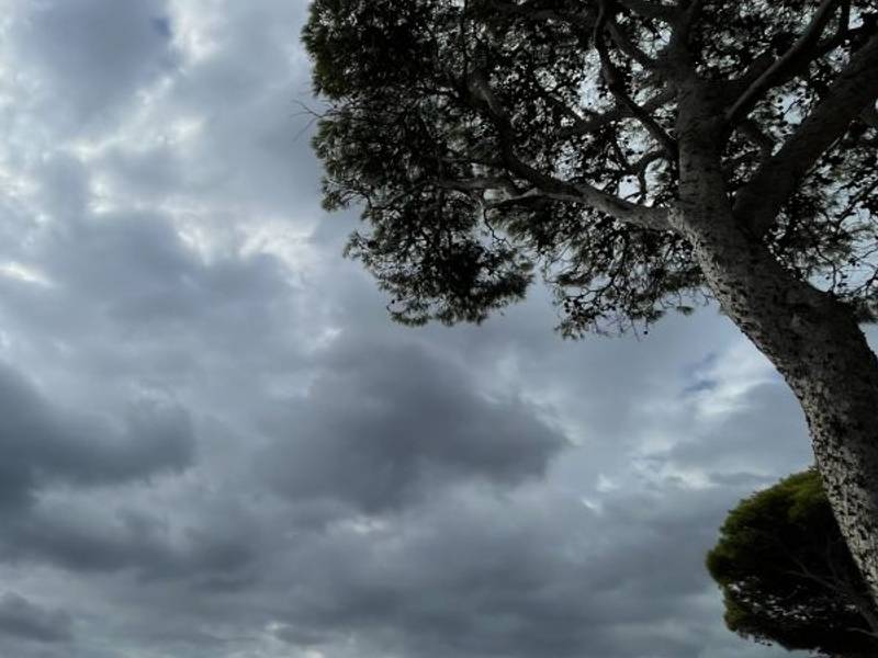 Mínimas en ligero descenso con posibles chubascos y tormentas en el interior de Castellón