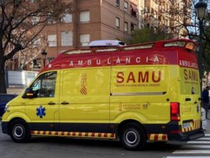 Un hombre de 53 años sufre una parada cardíaca en una empresa de Onda