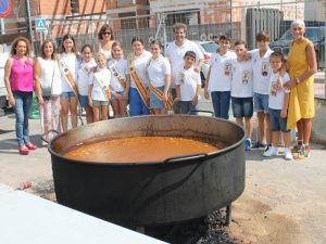 Benicàssim reparte 1.000 raciones de ‘tombet de bou’