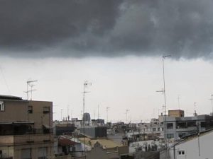 Cielo nuboso en la Comunitat que acabará con tormentas localmente fuertes