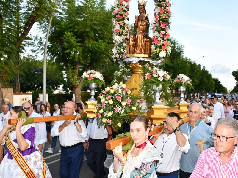 Ofrenda y procesión de regreso de la Mare de Déu de Gràcia de Vila-real a su ermita