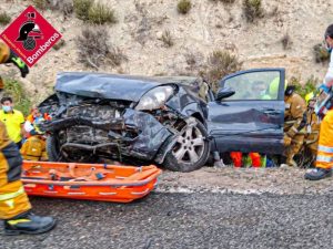 Una mujer y 4 menores heridos al volcar su coche en la Vila Joiosa