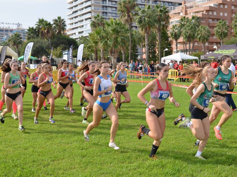 Más de 900 deportistas de toda la Comunitat Valenciana se reúnen en el circuito de cross de Oropesa del Mar