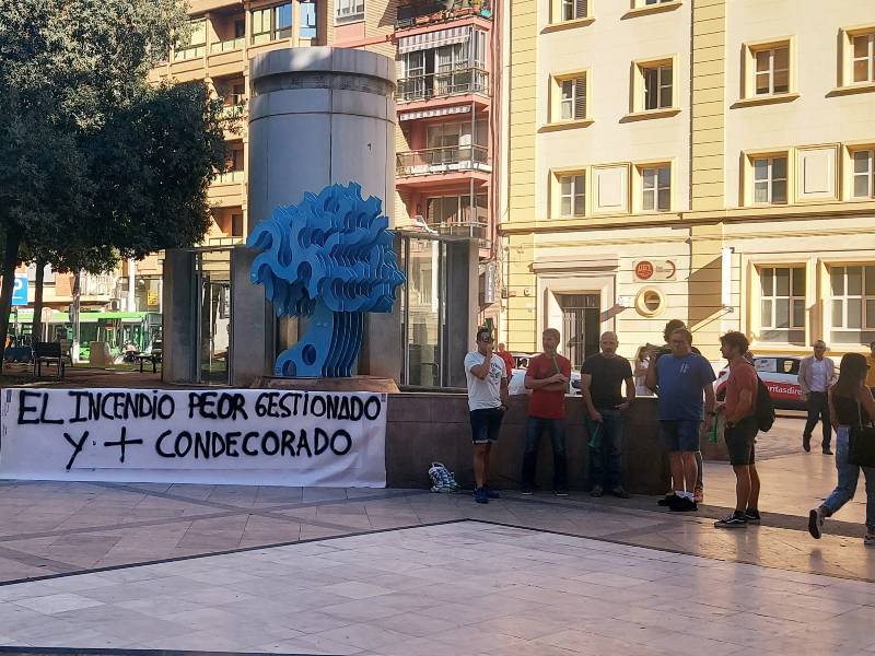 Los Bomberos de Castellón protestan frente a la Diputación