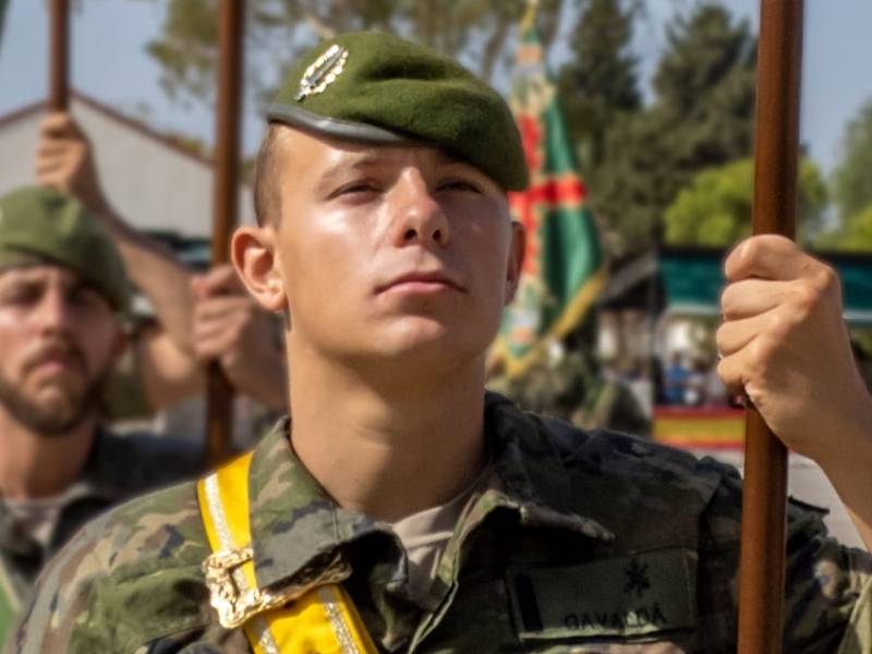 Fallece el caballero legionario Neil Gavalda al volcar el vehículo militar en unas maniobras en Alicante.