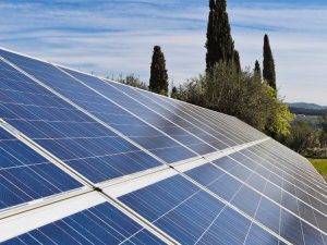 Puig anuncia la aprobación de una «importante batería de autorizaciones» para plantas fotovoltaicas en la Comunitat