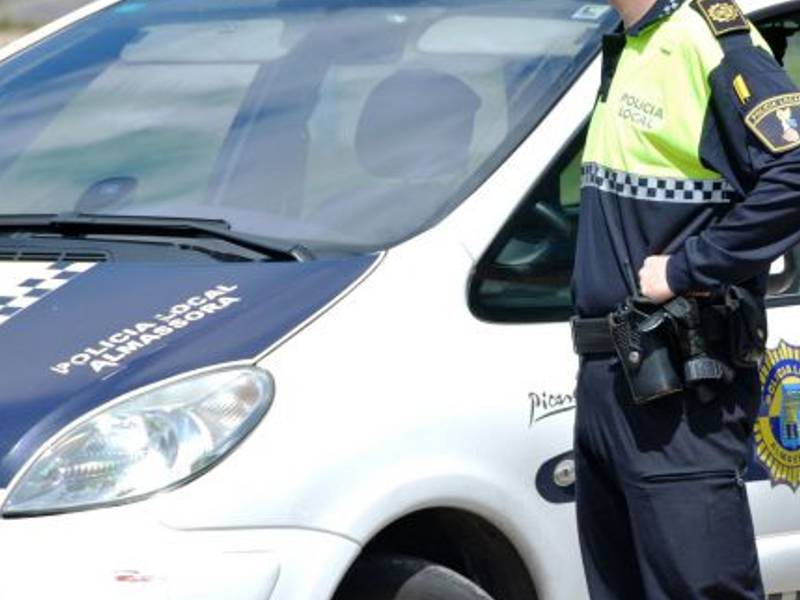 Detenido tras pinchar las ruedas de trece turismos y atentar contra un policía en Almassora