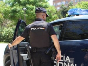 Detenida tras arrancarle un trozo de oreja a su compañera de piso en Valencia