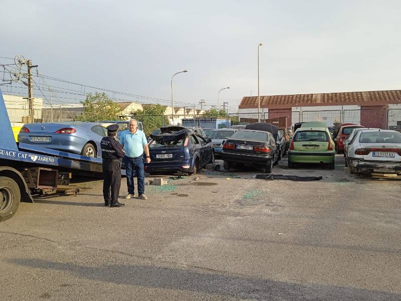 Se retiran 70 vehículos abandonados de la vía pública en Almassora