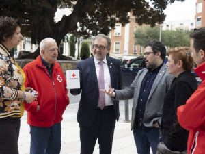 Cruz Roja recibe el apoyo de José Martí y Patricia Puerta en ‘El Día de la Banderita’