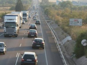 Normalidad en las carreteras de la Comunitat Valenciana en la huelga indefinida de transporte