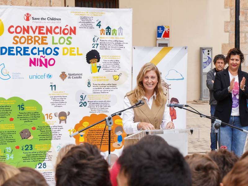 Lectura plurilingüe del decálogo para festejar el ‘Día de los Derechos de la Infancia’ en Castelló