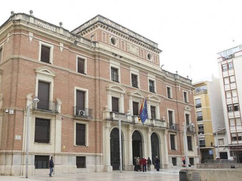 La Diputación de Castelló acoge la exposición ‘Genios de la cultura rumana’