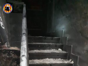 10 personas rescatadas en el incendio de un edificio de Puçol