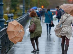 Bajada de temperaturas en la Comunitat con rachas muy fuertes de viento en el norte de Castellón